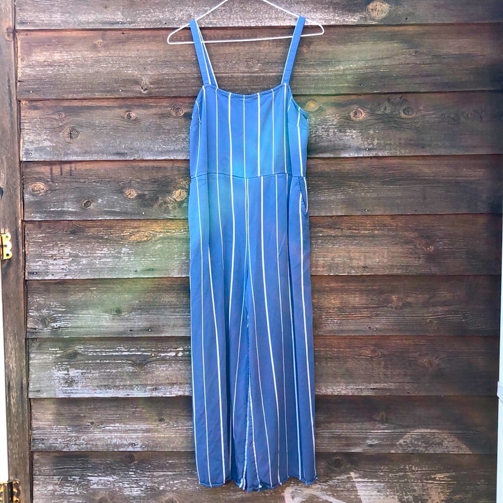 5 for $25 Gap Blue Pinstripe Cami Crop Jumpsuit Size 6